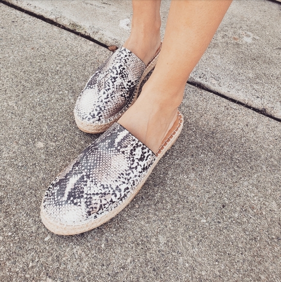 🚨END OF SUMMER SALE// snake print Espadrille - Picture 5 of 6